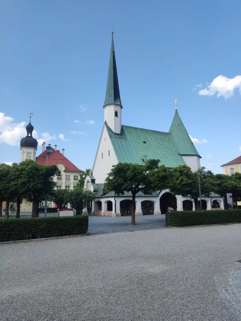 Gnadenkapelle Altötting am Kapellplatz – beliebtes Ausflugsziel nahe Burghausen