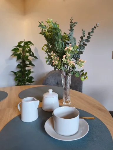 Esstisch Ferienwohnung Burgzauber Burghausen Badezimmer