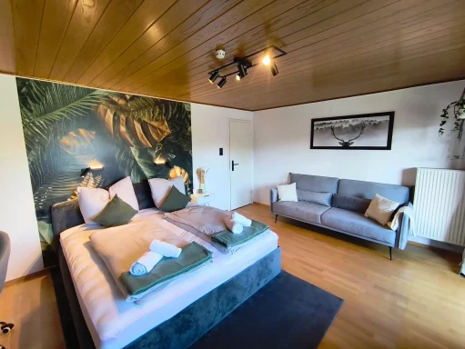 Schlafzimmer 1 und Wohnzimmer mit Schlafsofa
