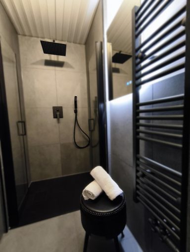 modernes Bad mit separater Dusche Ferienwohnung Burgperle Burghausern